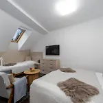 Anensky C303 S Wellness , O2 Tv A Stabilni Rychlou Wifi, S Moznosti Dokoupeni Bufetovych Snidani A S Moznosti Dokoupeni Masazi *
